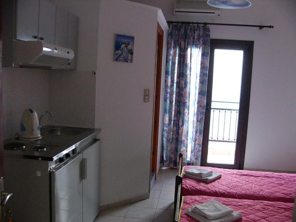 Oasis Studios Palaiochora Habitación foto
