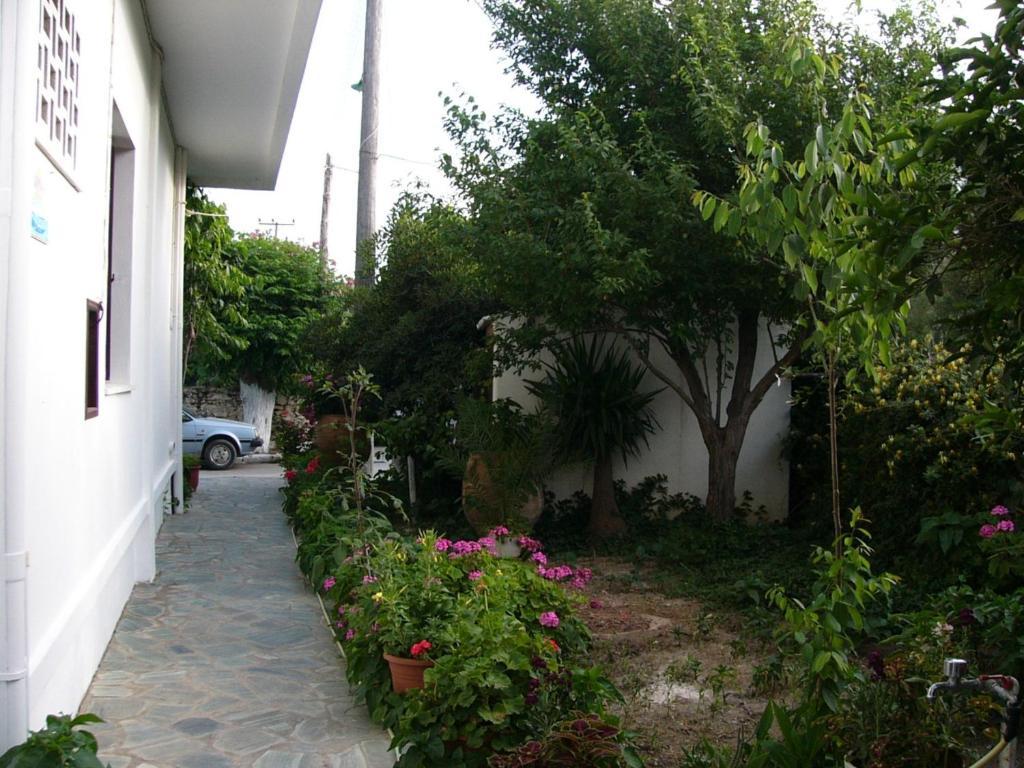 Oasis Studios Palaiochora Exterior foto