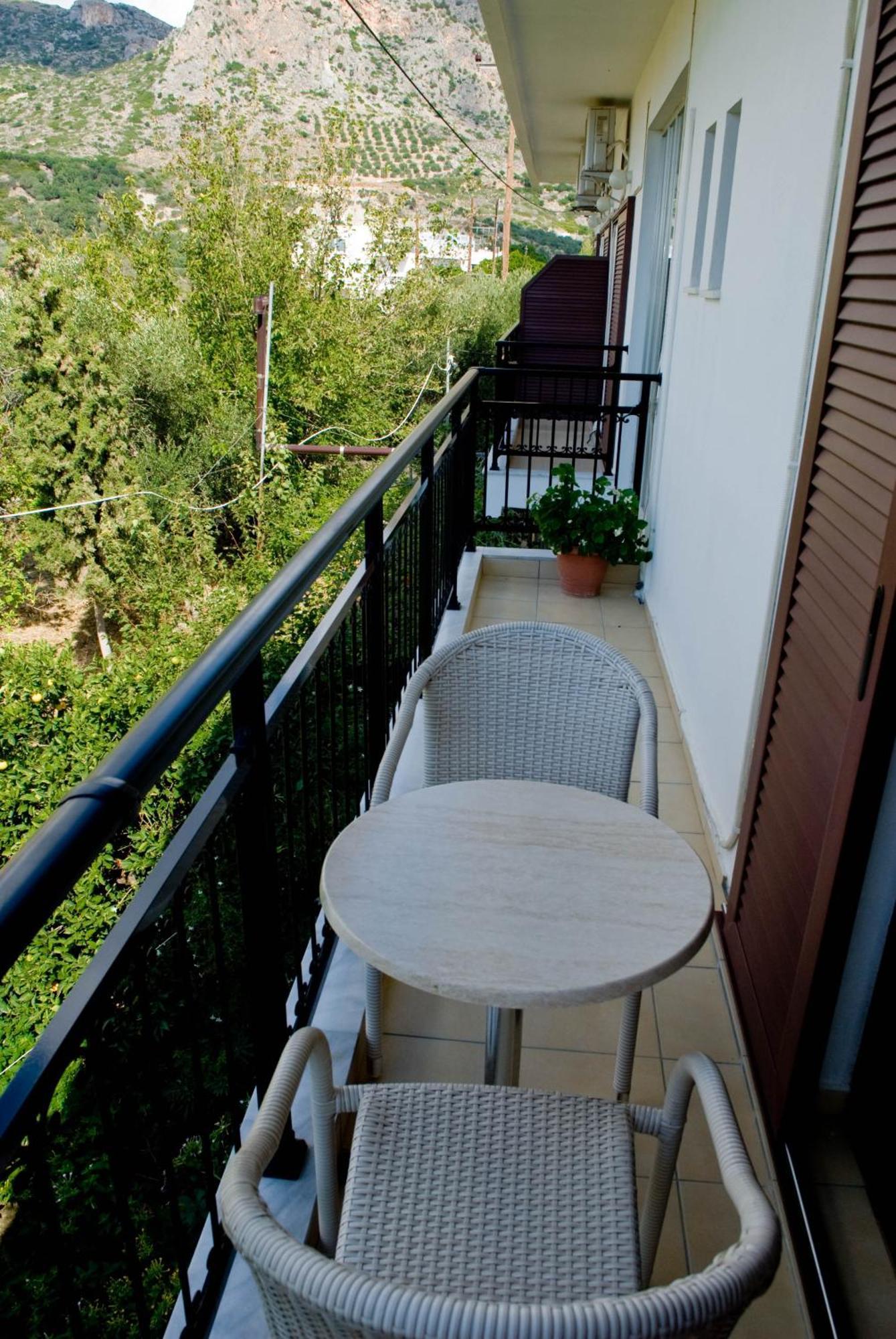 Oasis Studios Palaiochora Exterior foto