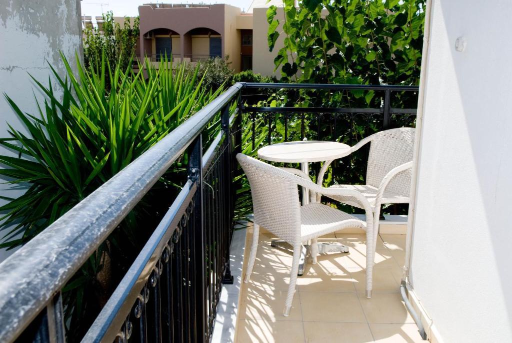 Oasis Studios Palaiochora Habitación foto