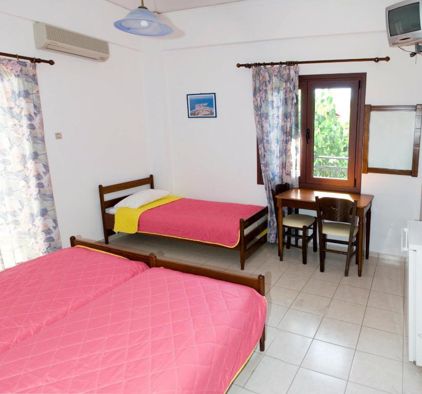 Oasis Studios Palaiochora Habitación foto