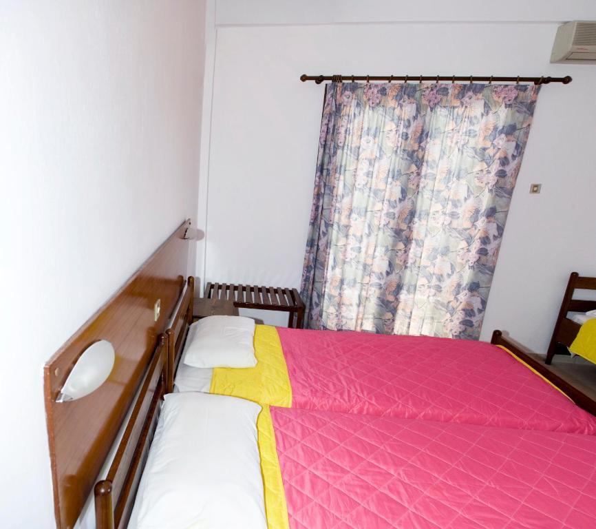 Oasis Studios Palaiochora Habitación foto