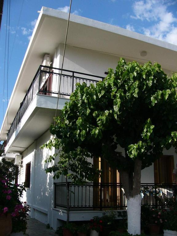 Oasis Studios Palaiochora Exterior foto